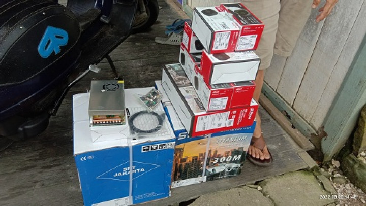Penyerahan bantuan Pelatihan  alat pembuatan lemari/meubel, CCTV, mesin pompa air, mesin rumput, dan kursi plastik  untuk Warga RT.014 Kelurahan Temindung Permai