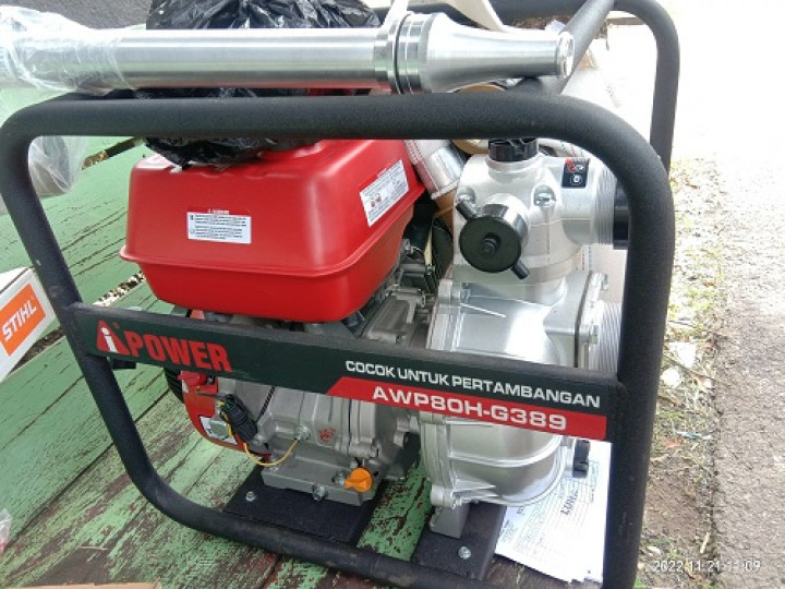 Penyerahan bantuan Pelatihan  alat pembuatan lemari/meubel, CCTV, mesin pompa air, mesin rumput, dan kursi plastik  untuk Warga RT.014 Kelurahan Temindung Permai