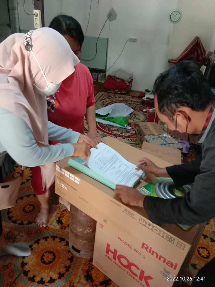 Penyerahan bantuan Pelatihan  alat pembuatan Kue untuk Warga RT.020 Kelurahan Temindung Permai