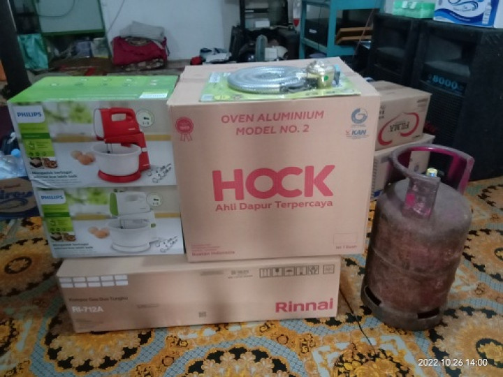 Penyerahan bantuan Pelatihan  alat pembuatan Kue untuk Warga RT.020 Kelurahan Temindung Permai