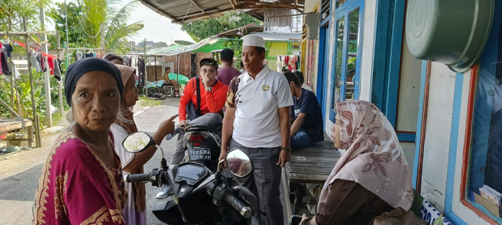 Pembongkaran Jamban di Pinggir Sungai