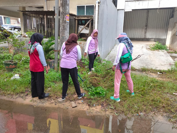 Giat Gotong Royong Di Sepanjang Jalan Pemuda Sabtu, 22 Juli 2023