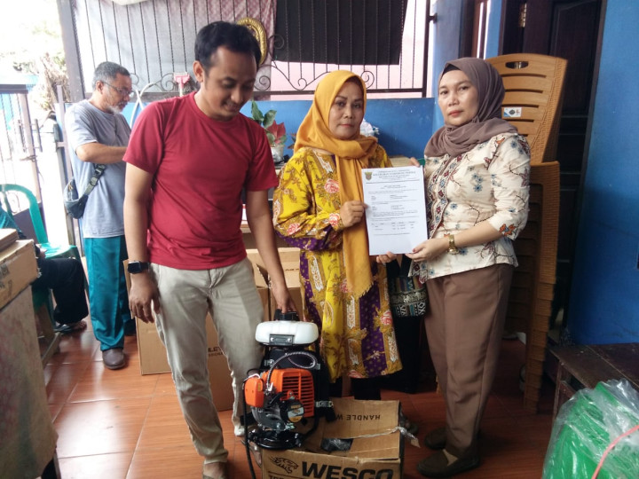 Serah Terima Barang SAPRAS dari Dana Probebaya Tahun 2023 Pokmas HABIS