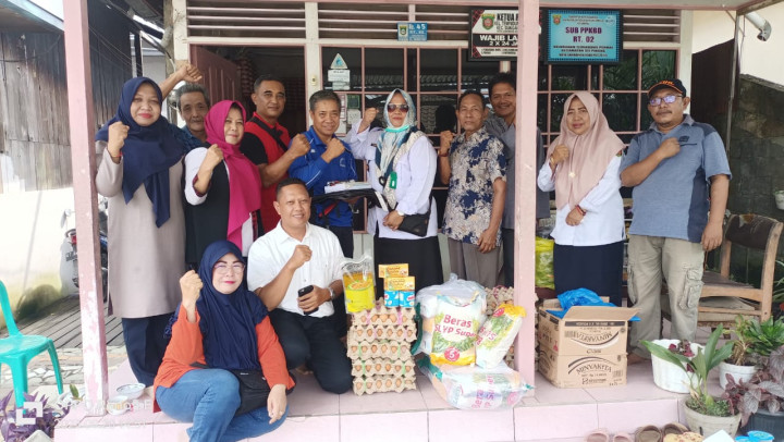 Penyerahan Bantuan Sembako dari Dana Probebaya untuk Warga Miskin Extrim