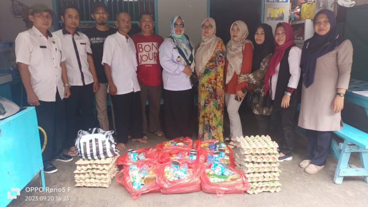 Penyerahan Bantuan Sembako dari Dana Probebaya untuk Warga Miskin Extrim