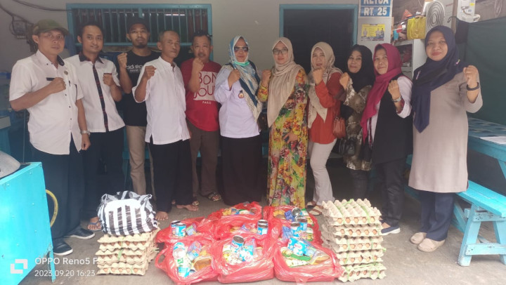 Penyerahan Bantuan Sembako dari Dana Probebaya untuk Warga Miskin Extrim