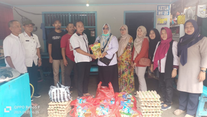 Penyerahan Bantuan Sembako dari Dana Probebaya untuk Warga Miskin Extrim