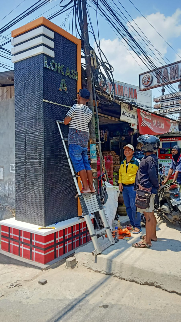 Pembuatan Gapura di Jalan D.I Panjaitan RT.033