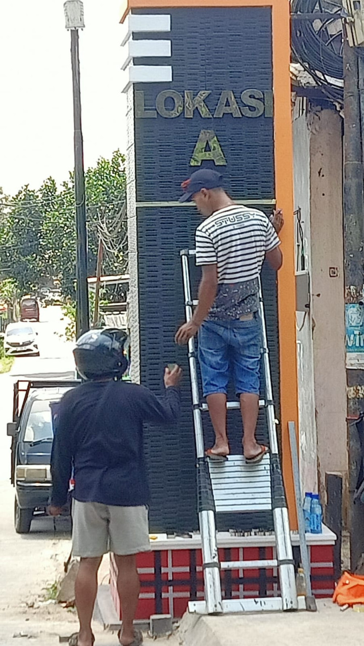 Pembuatan Gapura di Jalan D.I Panjaitan RT.033