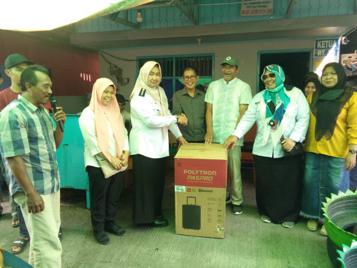 Penyerahan Barang Sapras dari Pokmas kepada Ketua RT Kelurahan Temindung Permai Tahun 2023