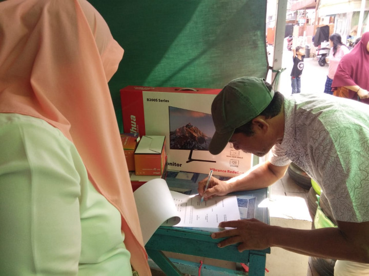 Penyerahan Barang Sapras dari Pokmas kepada Ketua RT Kelurahan Temindung Permai Tahun 2023