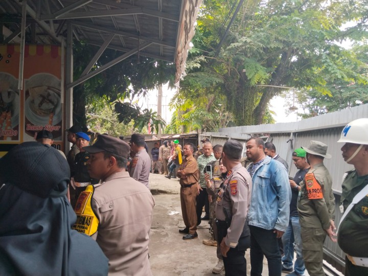 Pembongkaran Rumah Makan "Bakso Dongkrak"