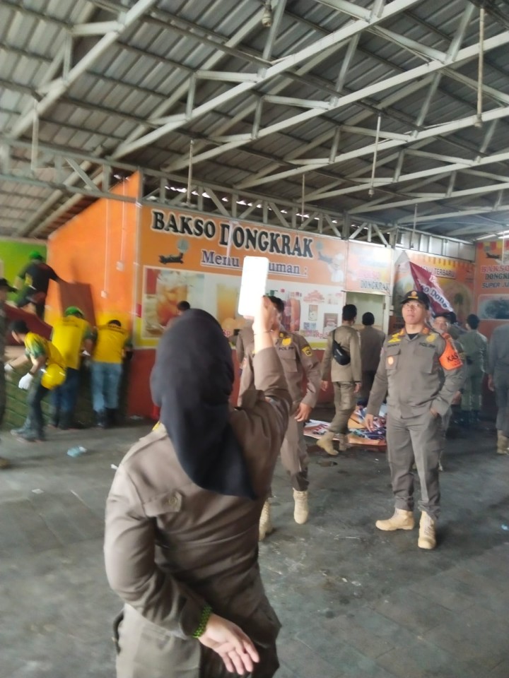 Pembongkaran Rumah Makan "Bakso Dongkrak"