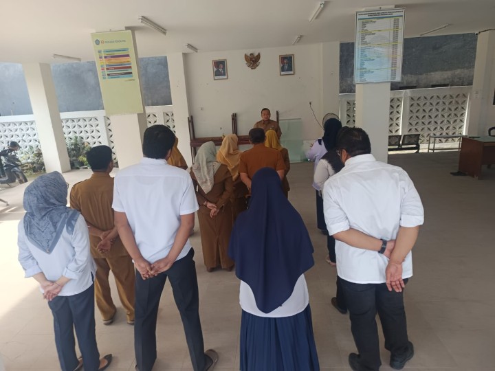 Apel Pagi Rutin Senin, 06 Januari 2025 di Aula Keluraha Temindung Permai