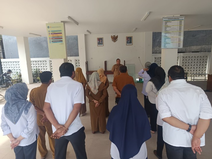 Apel Pagi Rutin Senin, 06 Januari 2025 di Aula Keluraha Temindung Permai