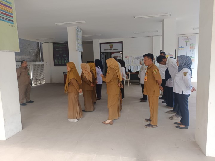 Apel Pagi Rutin Senin, 06 Januari 2025 di Aula Keluraha Temindung Permai