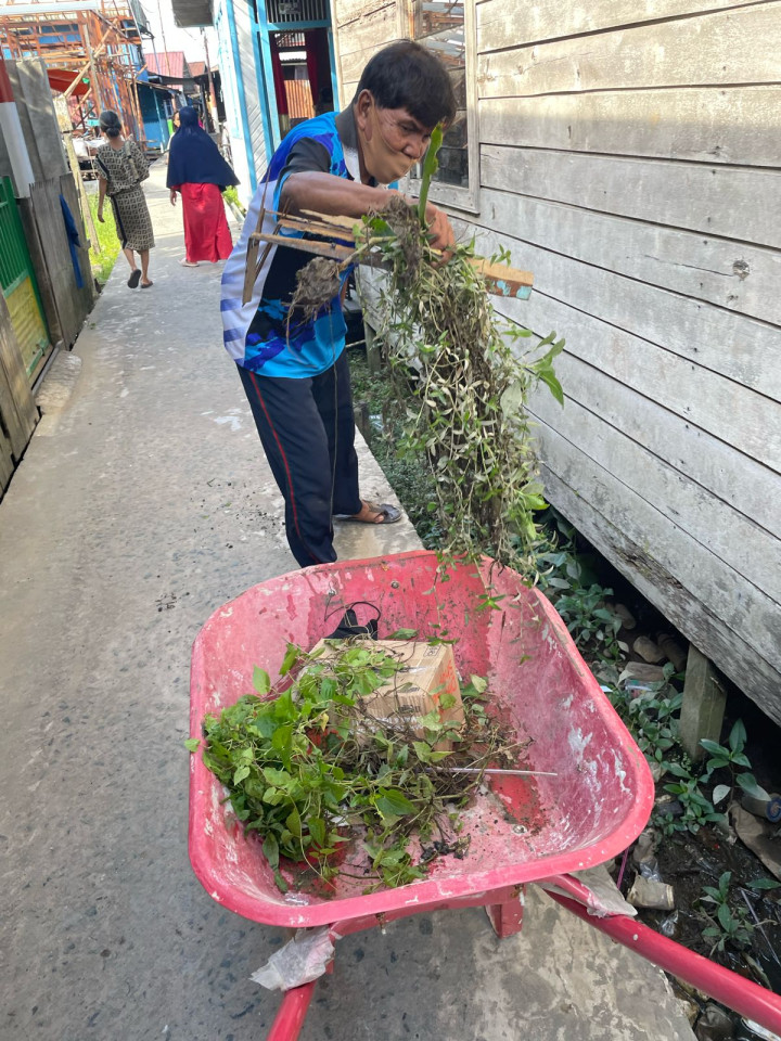 Gotong Royong Semua RT Kelurahan TENUN