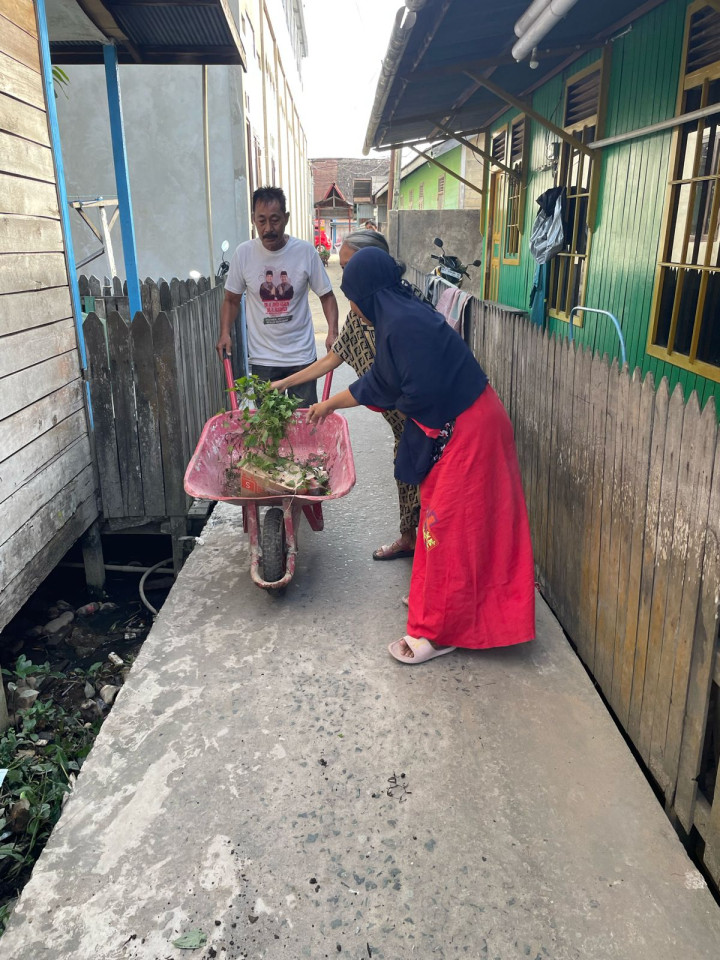 Gotong Royong Semua RT Kelurahan TENUN