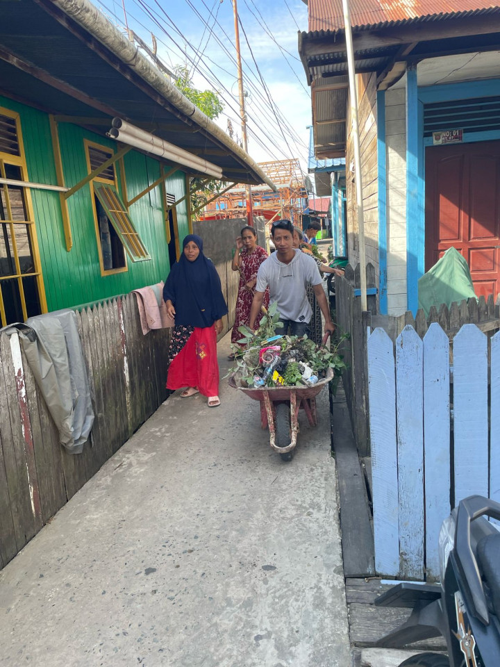 Gotong Royong Semua RT Kelurahan TENUN
