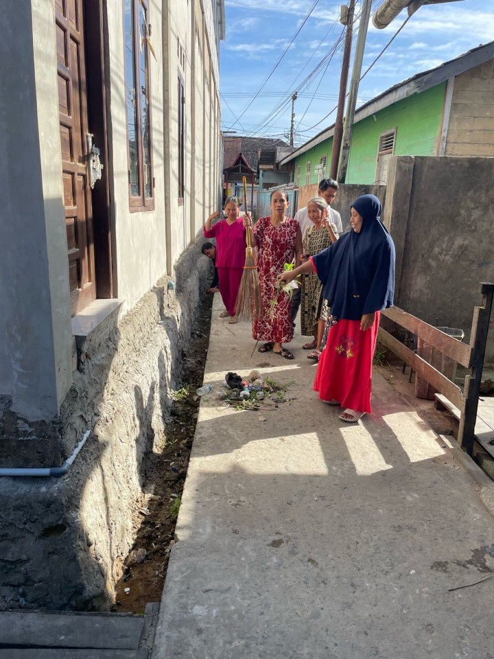 Gotong Royong Semua RT Kelurahan TENUN