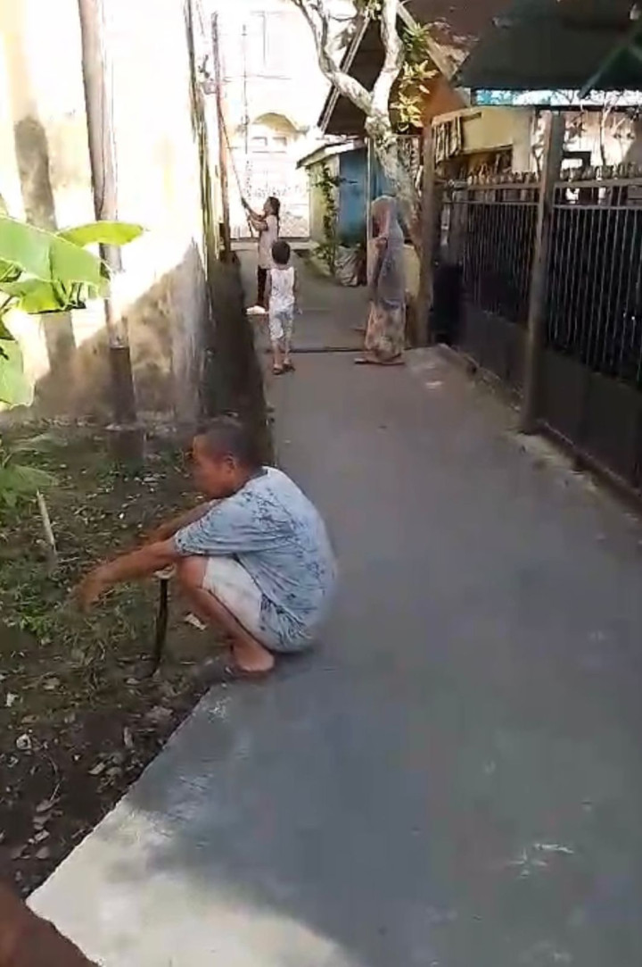 Gotong Royong Semua RT Kelurahan TENUN