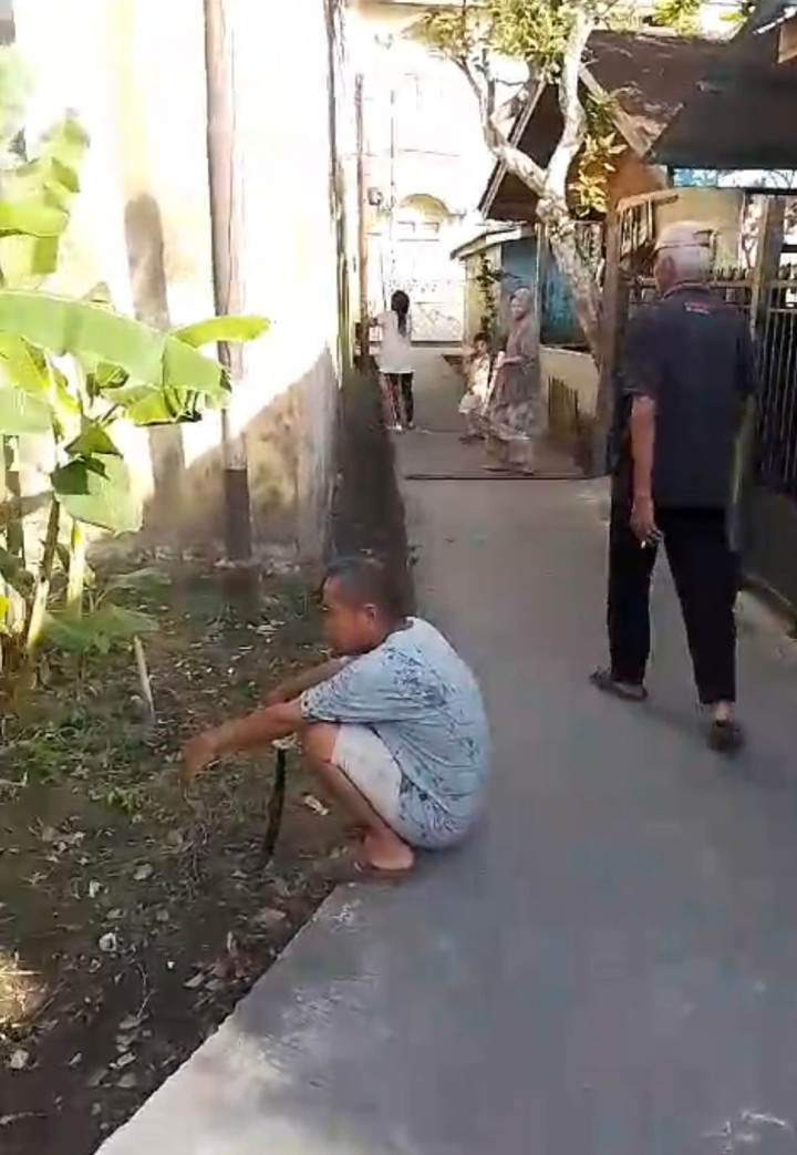 Gotong Royong Semua RT Kelurahan TENUN