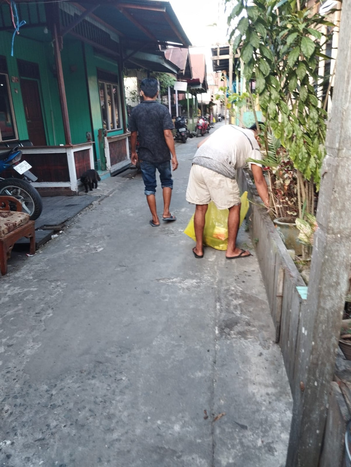 Gotong Royong Semua RT Kelurahan TENUN