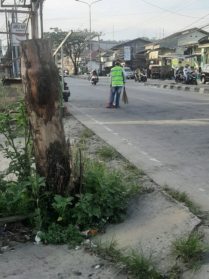 Gotong Royong Semua RT Kelurahan TENUN