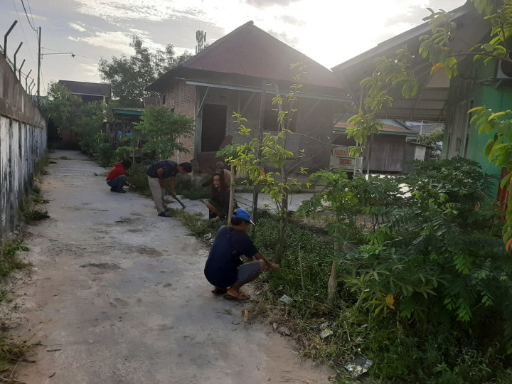 Gotong Royong Semua RT Kelurahan TENUN