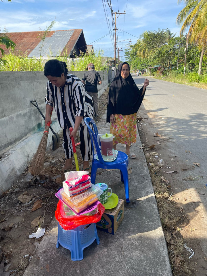 Gotong Royong Semua RT Kelurahan TENUN