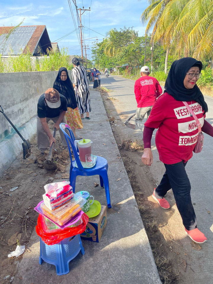 Gotong Royong Semua RT Kelurahan TENUN