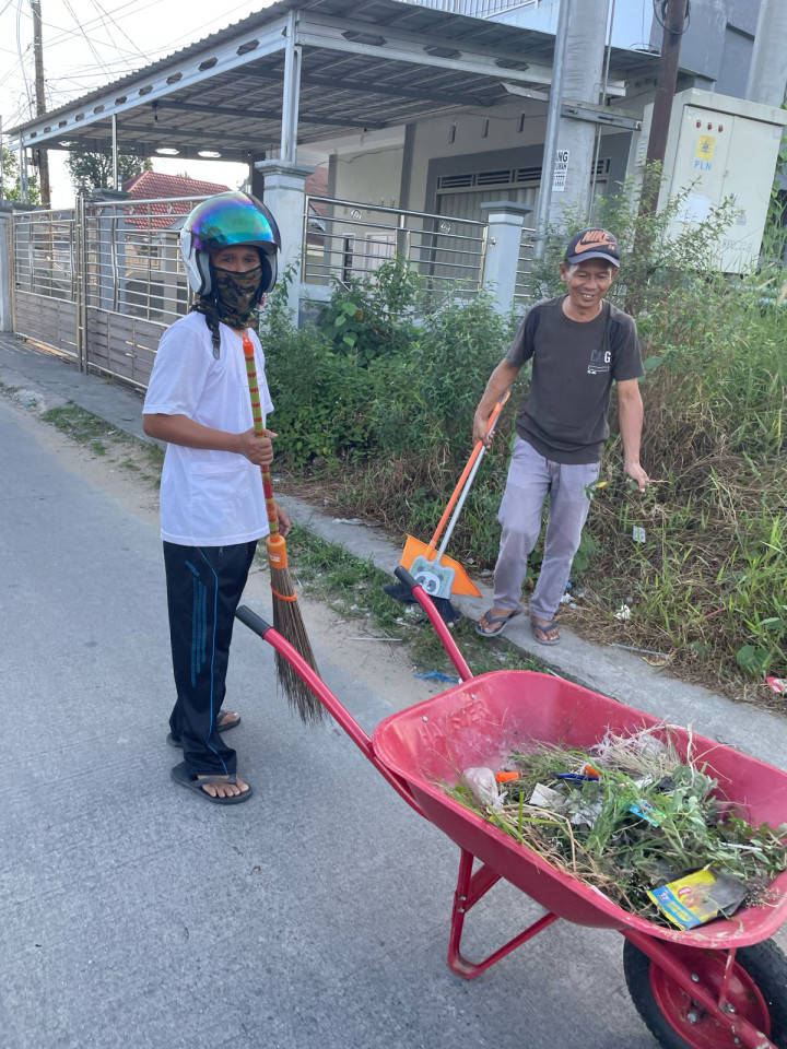 Gotong Royong Semua RT Kelurahan TENUN