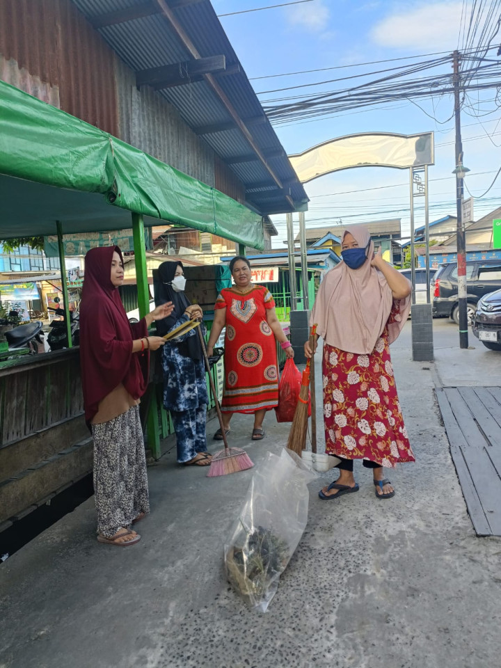 Gotong Royong Semua RT Kelurahan TENUN