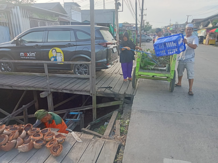 Gotong Royong Semua RT Kelurahan TENUN