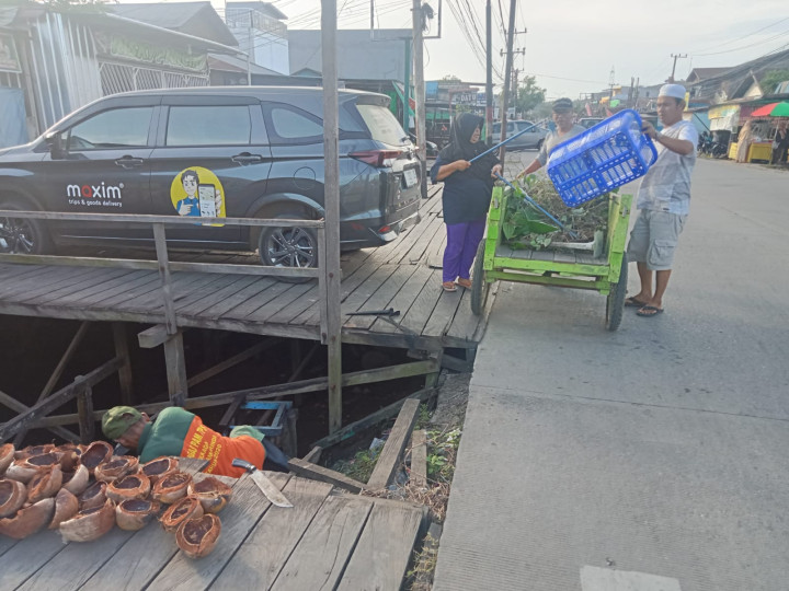 Gotong Royong Semua RT Kelurahan TENUN