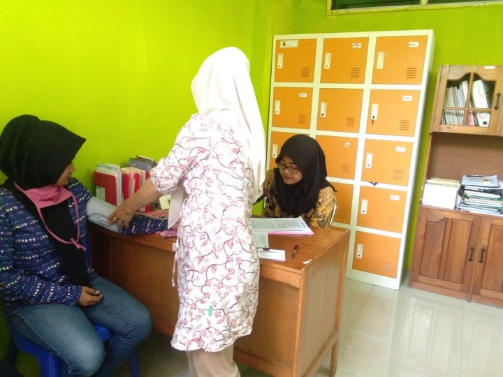 Skrinning Penyakit Tidak Menular pada pegawai Kelurahan Teluk Lerong Ulu