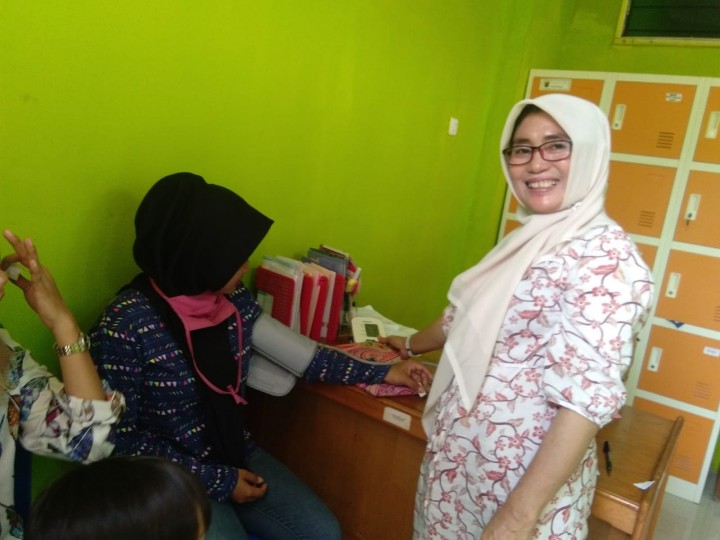 Skrinning Penyakit Tidak Menular pada pegawai Kelurahan Teluk Lerong Ulu