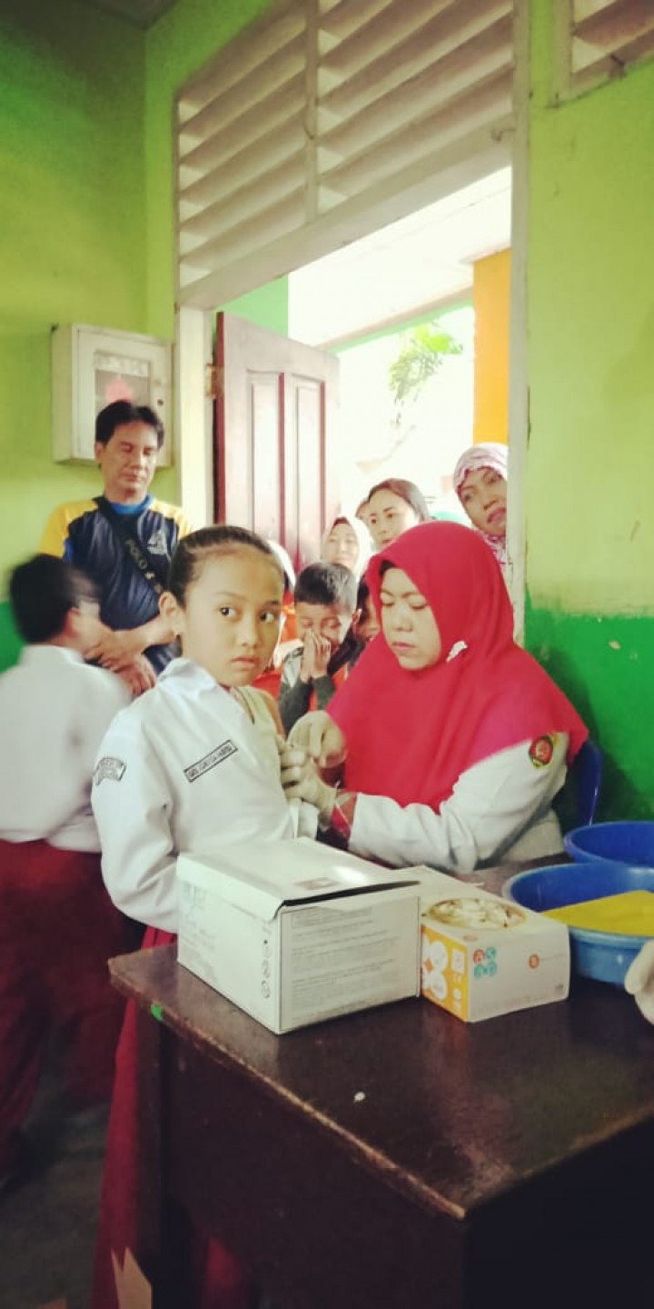 Penjaringan dan Bulan Imunisasi Anak Sekolah di SDN 016 Jl. P. Antasari