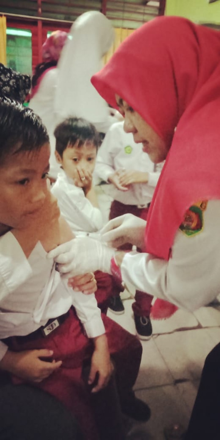 Penjaringan dan Bulan Imunisasi Anak Sekolah di SDN 016 Jl. P. Antasari