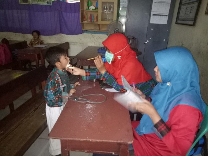 Penjaringan dan Bulan Imunisasi Anak Sekolah di SDN 008 Jl. Kahoi