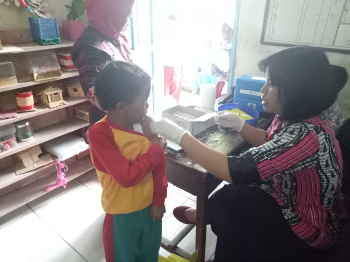Penjaringan dan Bulan Imunisasi Anak Sekolah di SDN 008 Jl. Kahoi