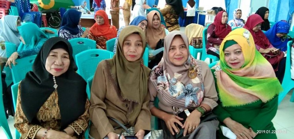 Sosialisasi perumahan syariah dan pemberdayaan ekonomi di Aula Kecamatan Samarinda Ulu di hadiri oleh ketua TP PKK IBU Tintin beserta Pokja 3 yaitu ibu Hj.Ella,Hj.Mimi,Hj.Nur Amanah,Ainawati dan Nurul H