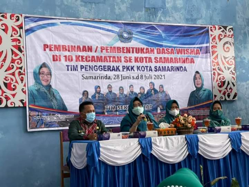 PEMBINAAN/PEMBENTUKAN DASAWISMA OLEH TIM PENGGERAK PKK KOTA SAMARINDA.
