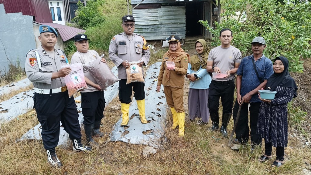 Lurah Air Hitam Dukung Penuh Gerakan Ketahanan Pangan, Hadiri Penanaman Jagung Kwartal IV Polsek Samarinda Ulu