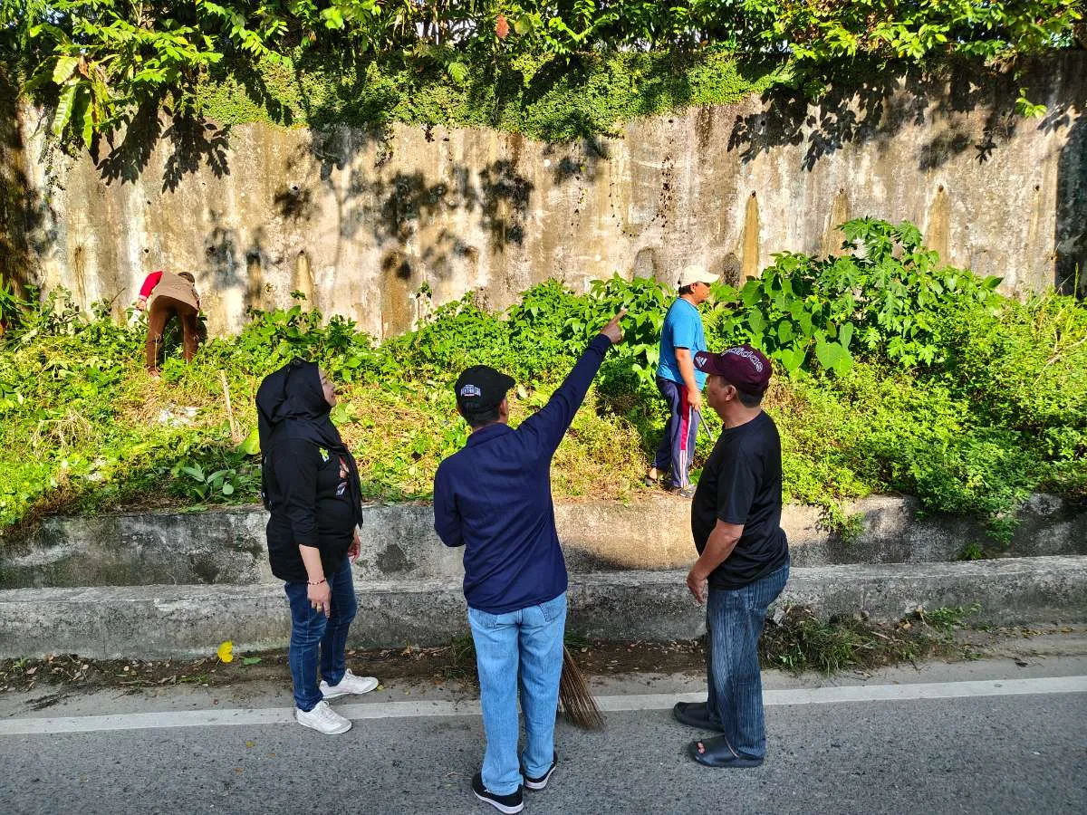 Tingkatkan Kualitas Lingkungan, Kelurahan Air Hitam Gelar Gotong Royong Massal di Kawasan Jl. Anang Hasyim