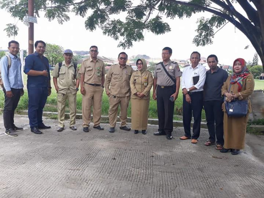 Rapat koordinasi pembuatan parit di jln. Tridaya RT 07 kelurahan Air Putih