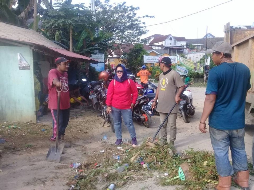 Kegiatan Gotong Royong Di wilayah RT. 13,18,28,30,31,32,42,44,57 dan 60