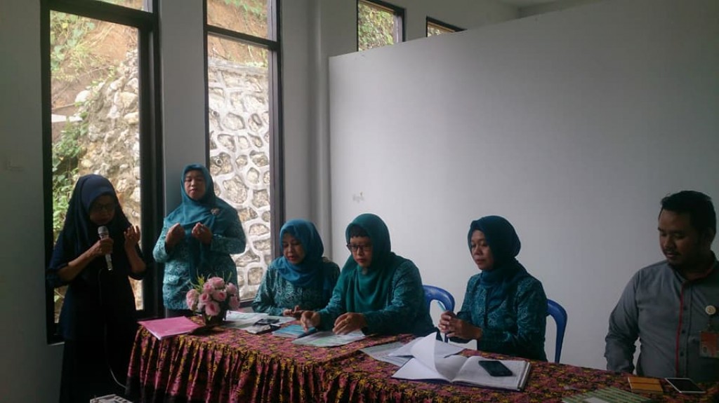 ARISAN IBU-IBU PKK KELURAHAN AIR PUTIH
