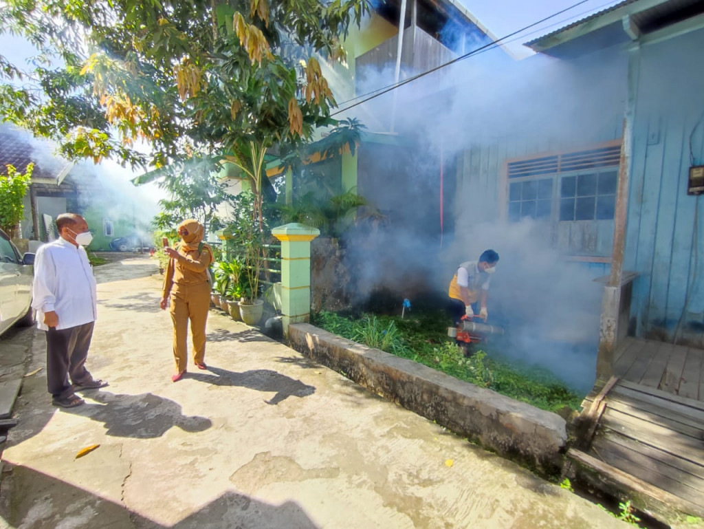 Fogging Pencegahan DBD di Kelurahan Air Putih