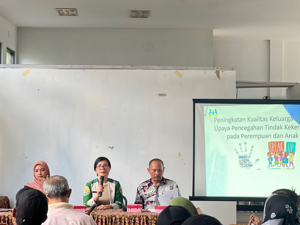 Dinas Pemberdayaan Perempuan dan Perlindungan Anak Kota Samarinda berkunjung dan memberikan sosialisasi di Kelurahan Air Putih
